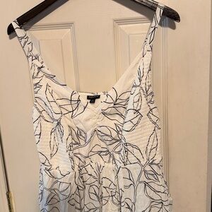 Torrid white and Black Leaf Pattern Dress - with pockets!!